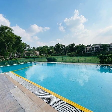 Premium Apartment In Tarudhan Valley Golf Resort Manesar Dış mekan fotoğraf